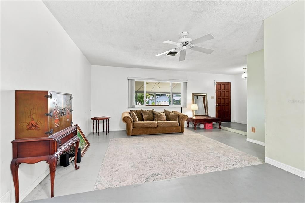 En Venta: $450,000 (4 camas, 2 baños, 2189 Pies cuadrados)