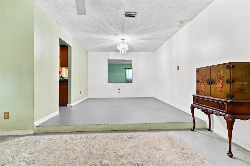 En Venta: $450,000 (4 camas, 2 baños, 2189 Pies cuadrados)