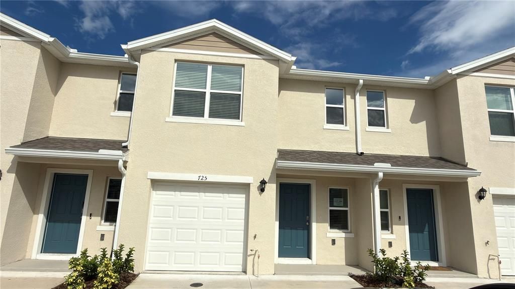 For Rent: $2,200 (3 beds, 2 baths, 1464 Square Feet)