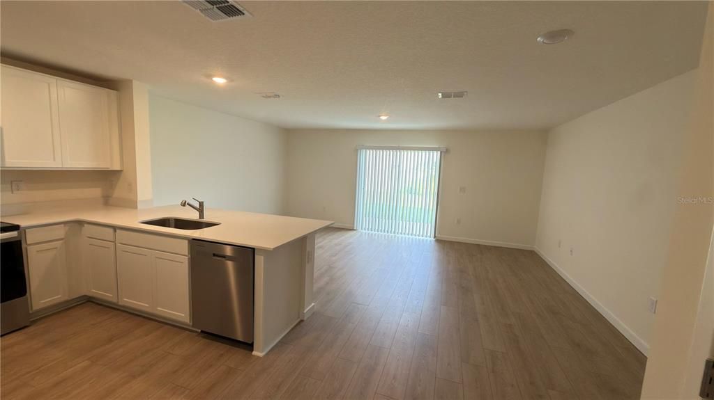 For Rent: $2,200 (3 beds, 2 baths, 1464 Square Feet)