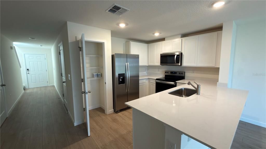 For Rent: $2,200 (3 beds, 2 baths, 1464 Square Feet)