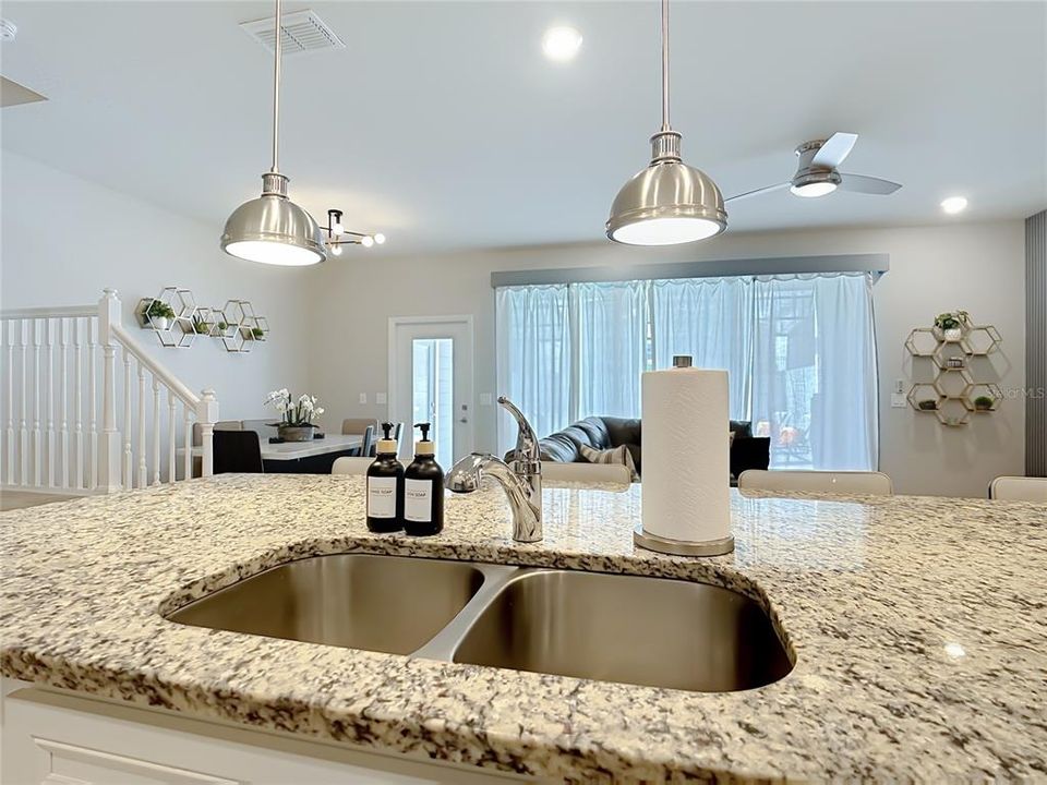 En Venta: $459,000 (5 camas, 4 baños, 2283 Pies cuadrados)