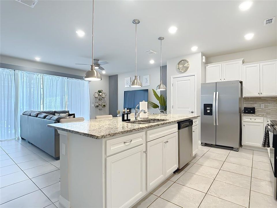 En Venta: $459,000 (5 camas, 4 baños, 2283 Pies cuadrados)