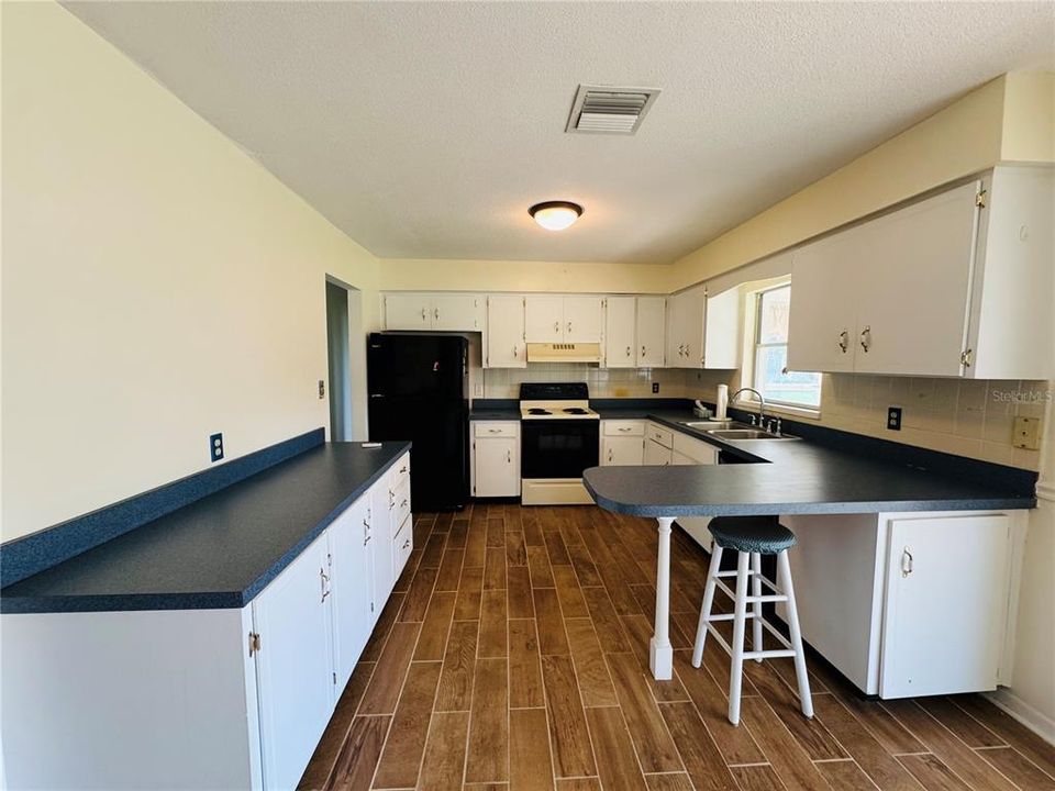 For Sale: $299,000 (3 beds, 2 baths, 1330 Square Feet)