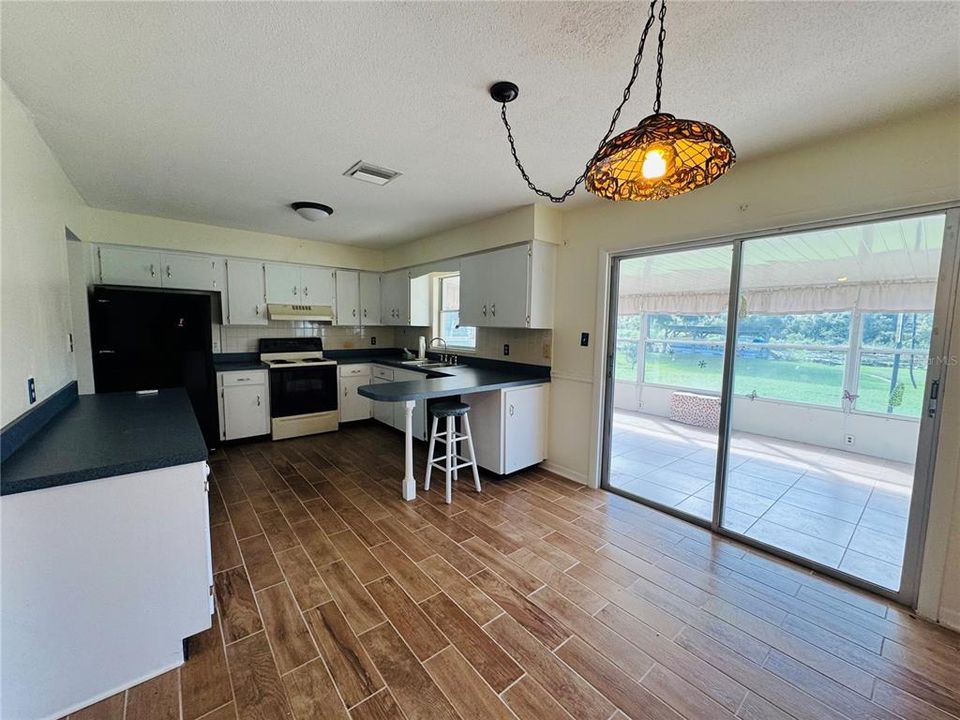 For Sale: $299,000 (3 beds, 2 baths, 1330 Square Feet)