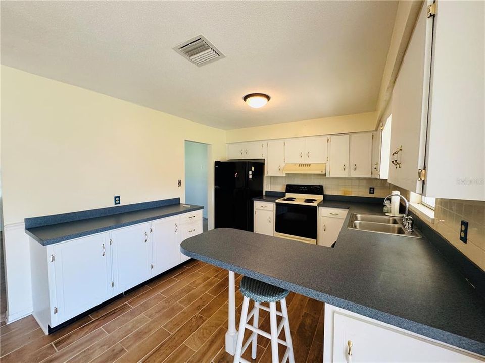 For Sale: $299,000 (3 beds, 2 baths, 1330 Square Feet)