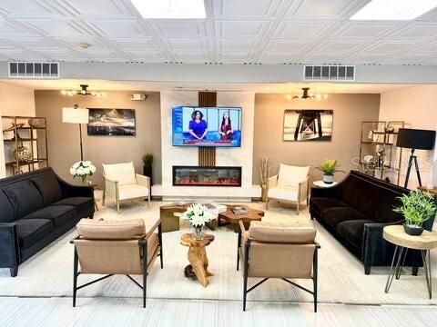 For Sale: $84,800 (1 beds, 1 baths, 348 Square Feet)