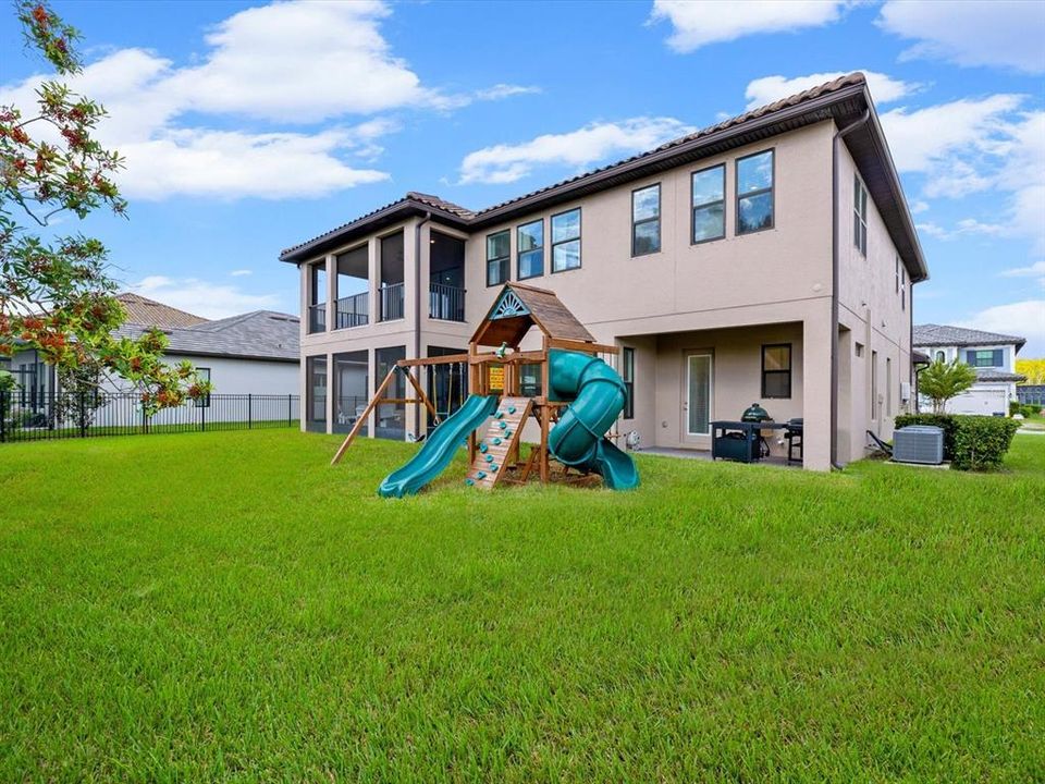 Active With Contract: $1,280,000 (5 beds, 5 baths, 4643 Square Feet)