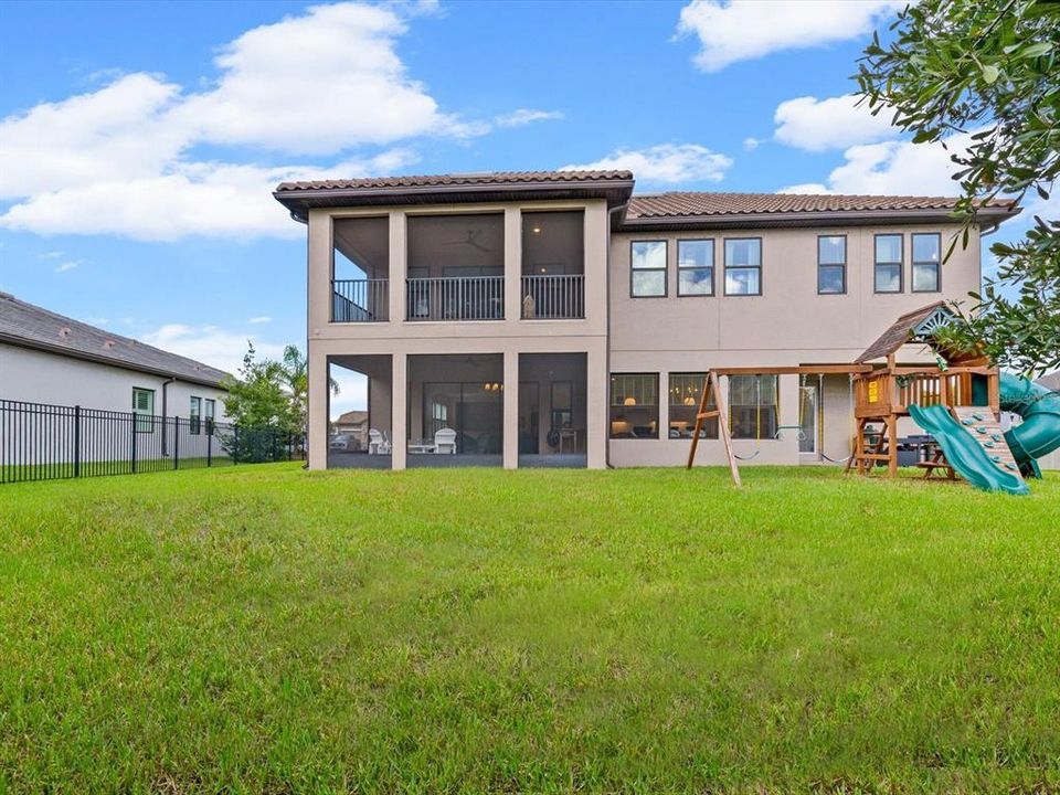 Active With Contract: $1,280,000 (5 beds, 5 baths, 4643 Square Feet)