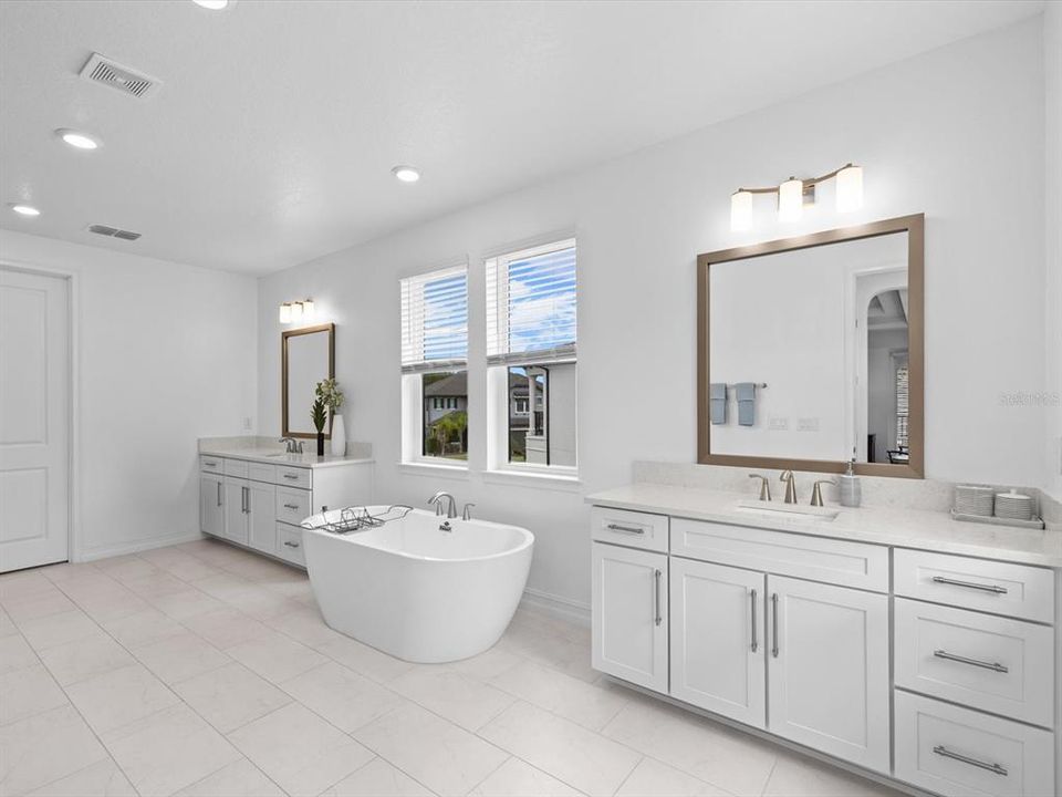 Active With Contract: $1,280,000 (5 beds, 5 baths, 4643 Square Feet)