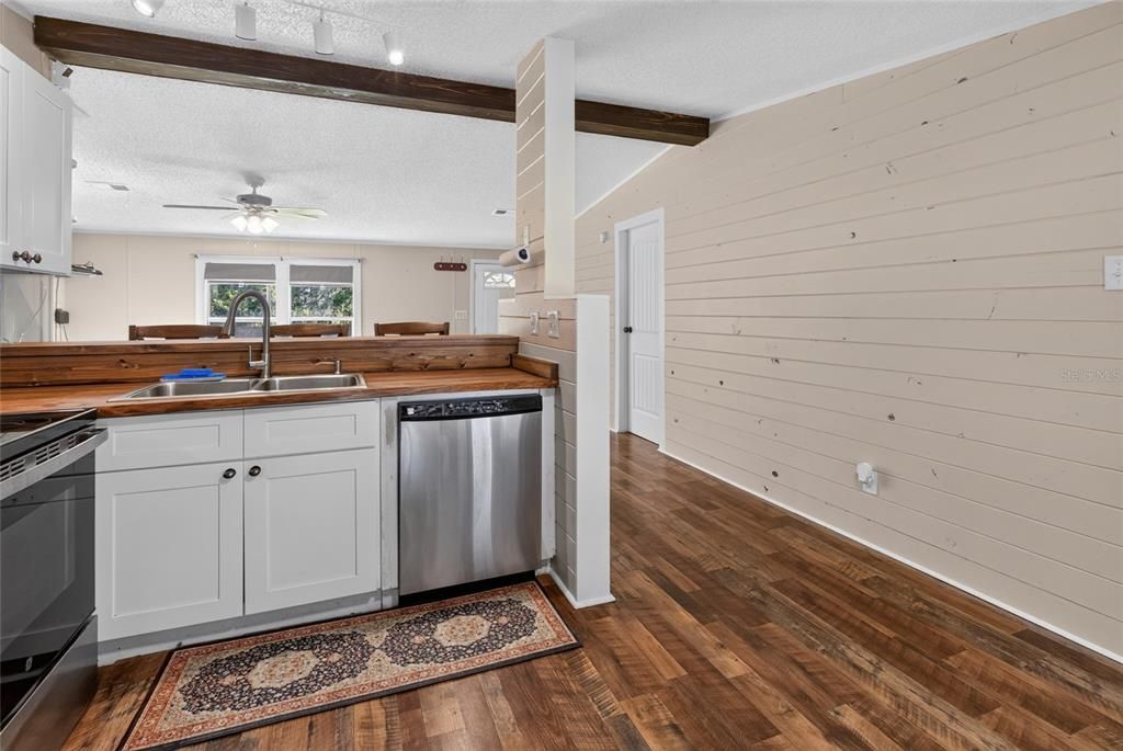 На продажу: $224,997 (3 спален, 2 ванн, 1196 Квадратных фут)