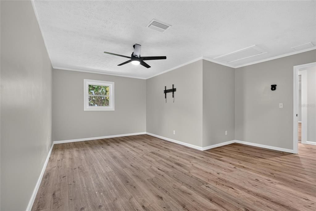 For Sale: $385,000 (3 beds, 2 baths, 1294 Square Feet)