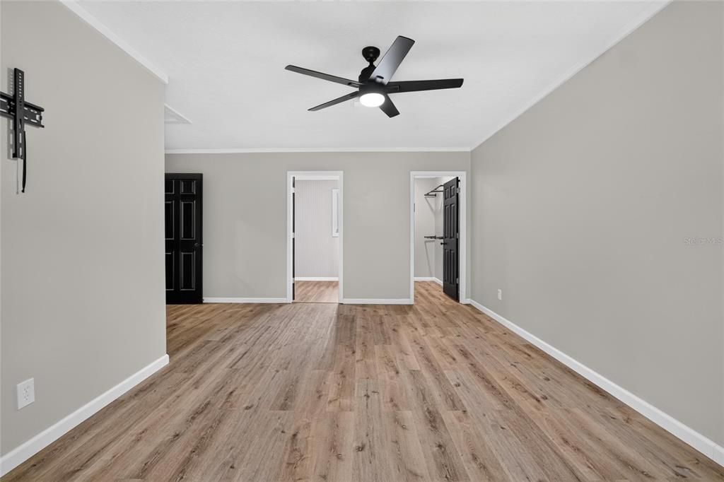 For Sale: $385,000 (3 beds, 2 baths, 1294 Square Feet)