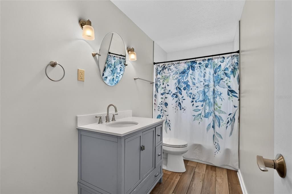 For Sale: $385,000 (3 beds, 2 baths, 1294 Square Feet)