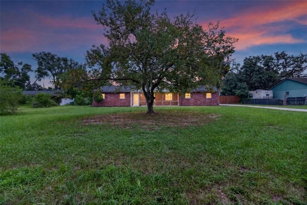 For Sale: $385,000 (3 beds, 2 baths, 1294 Square Feet)