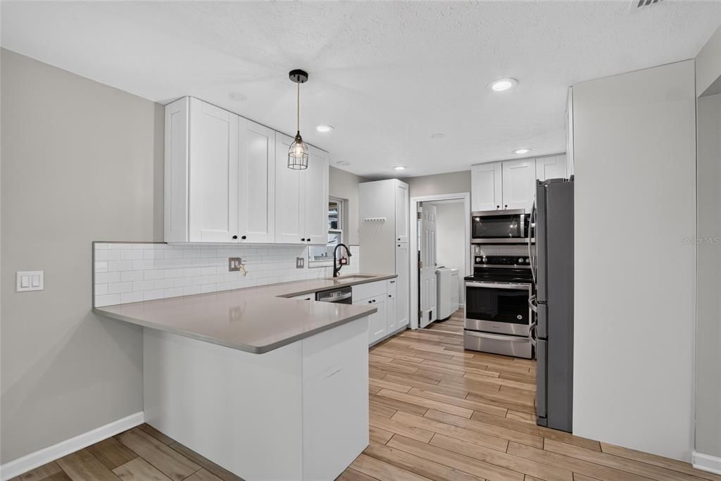 For Sale: $385,000 (3 beds, 2 baths, 1294 Square Feet)
