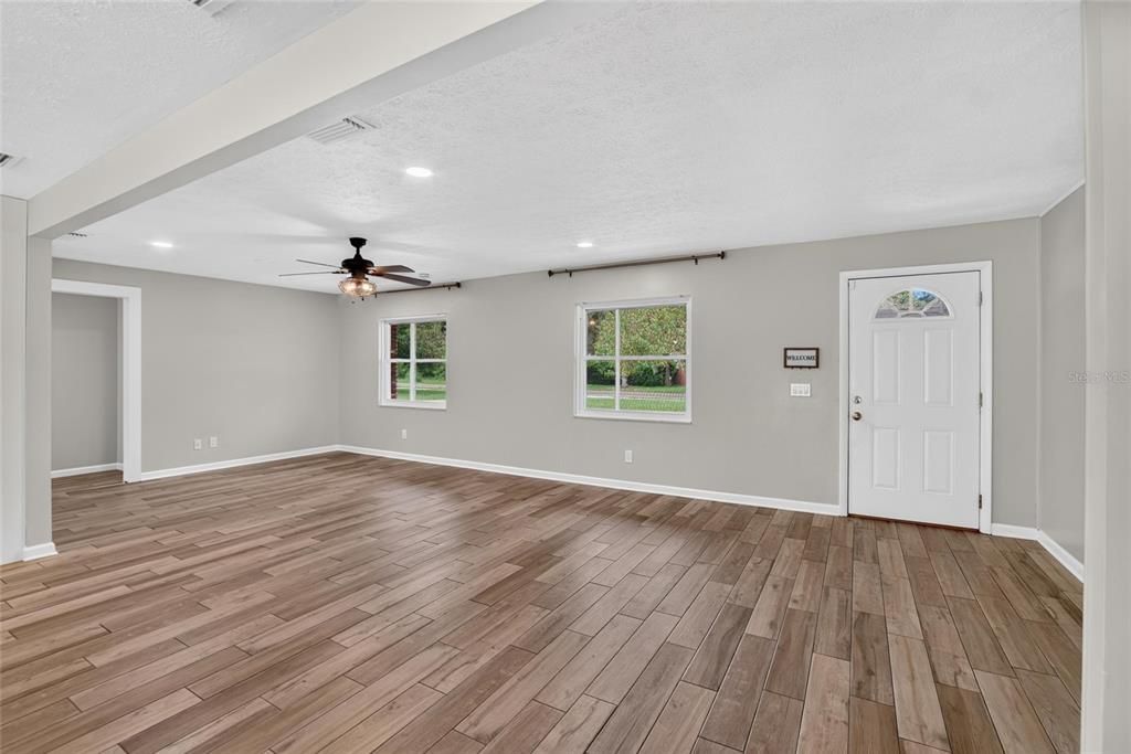 For Sale: $385,000 (3 beds, 2 baths, 1294 Square Feet)