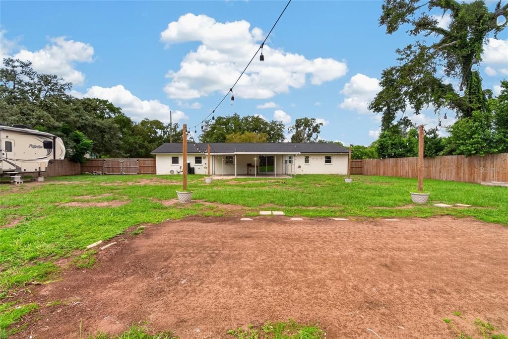 For Sale: $385,000 (3 beds, 2 baths, 1294 Square Feet)
