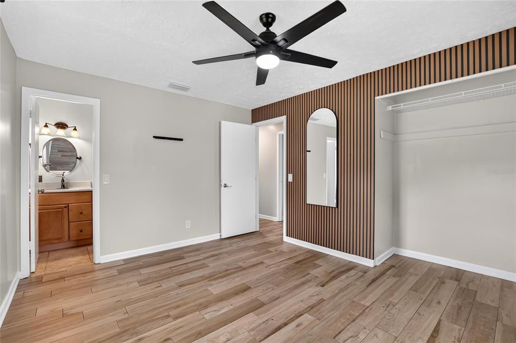 For Sale: $385,000 (3 beds, 2 baths, 1294 Square Feet)