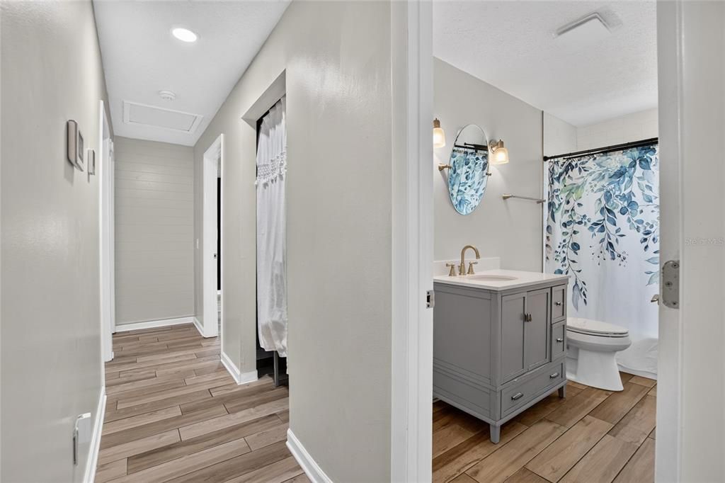 For Sale: $385,000 (3 beds, 2 baths, 1294 Square Feet)