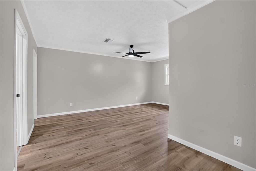 For Sale: $385,000 (3 beds, 2 baths, 1294 Square Feet)