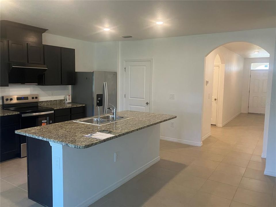 For Rent: $2,650 (3 beds, 2 baths, 1682 Square Feet)