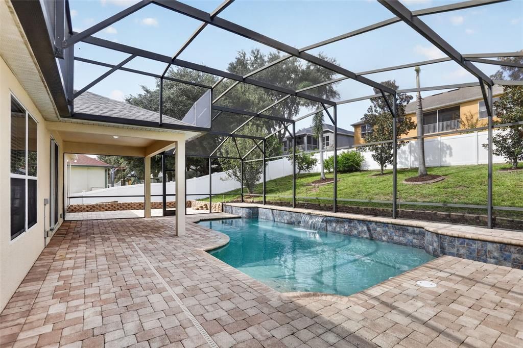 En Venta: $549,900 (4 camas, 3 baños, 3004 Pies cuadrados)
