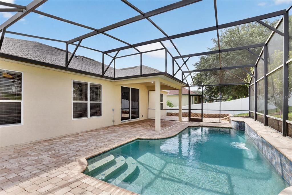 En Venta: $549,900 (4 camas, 3 baños, 3004 Pies cuadrados)