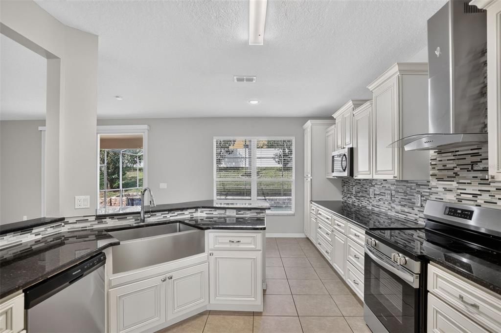 En Venta: $549,900 (4 camas, 3 baños, 3004 Pies cuadrados)