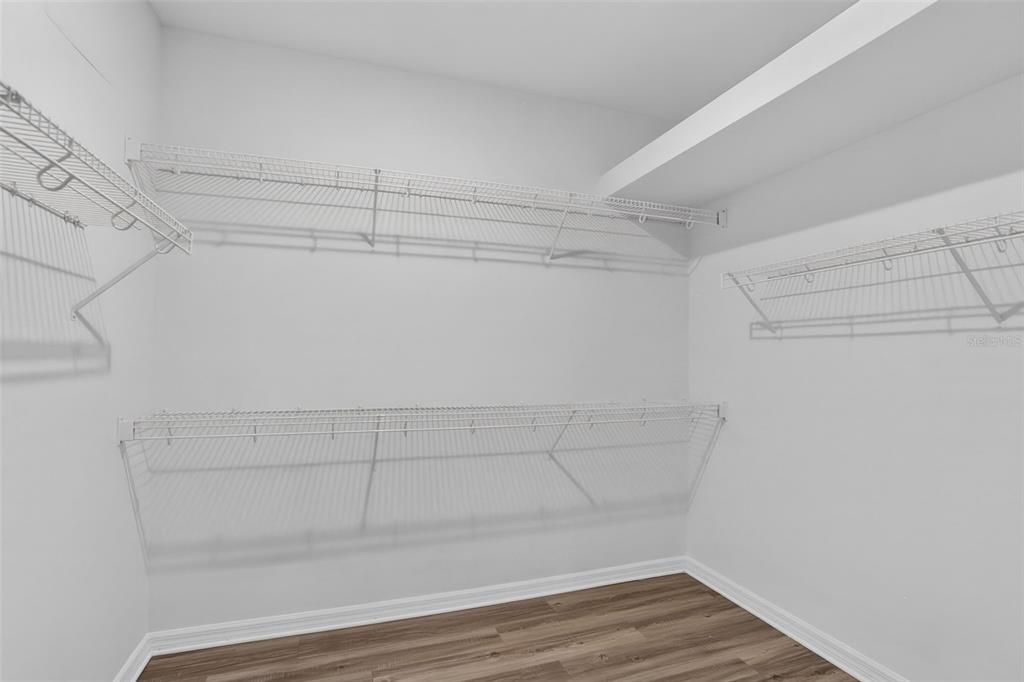 En Venta: $549,900 (4 camas, 3 baños, 3004 Pies cuadrados)