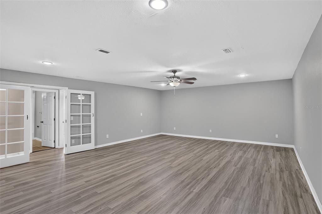 En Venta: $549,900 (4 camas, 3 baños, 3004 Pies cuadrados)