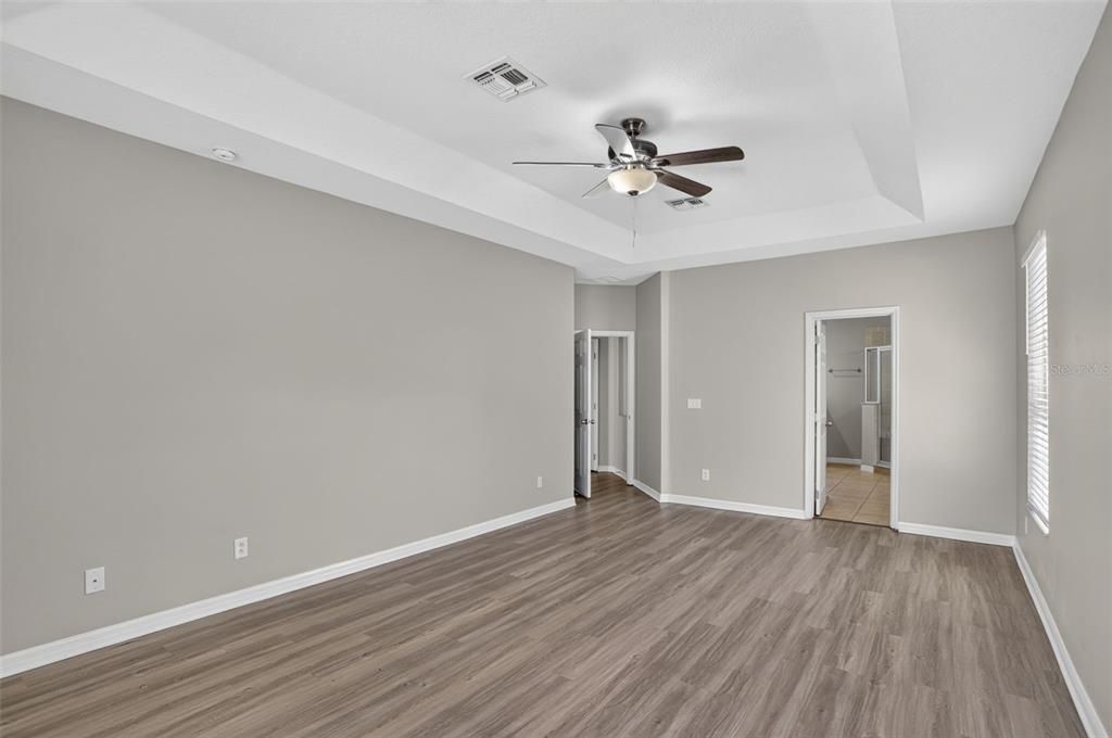 En Venta: $549,900 (4 camas, 3 baños, 3004 Pies cuadrados)