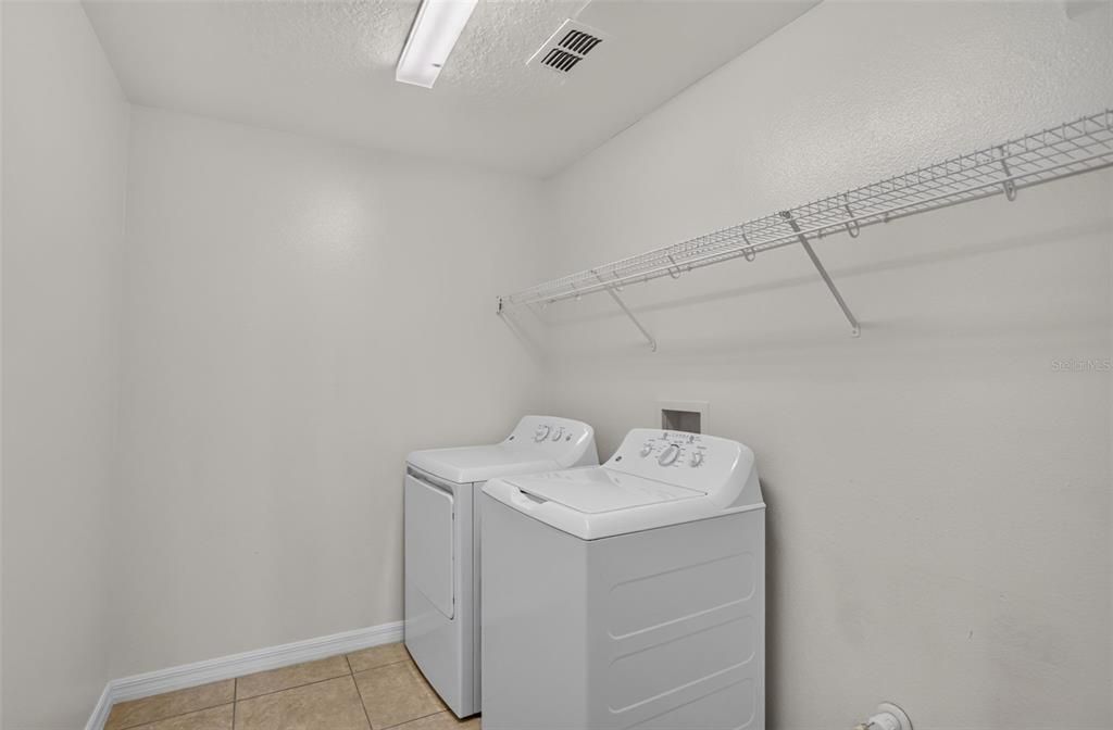 En Venta: $549,900 (4 camas, 3 baños, 3004 Pies cuadrados)
