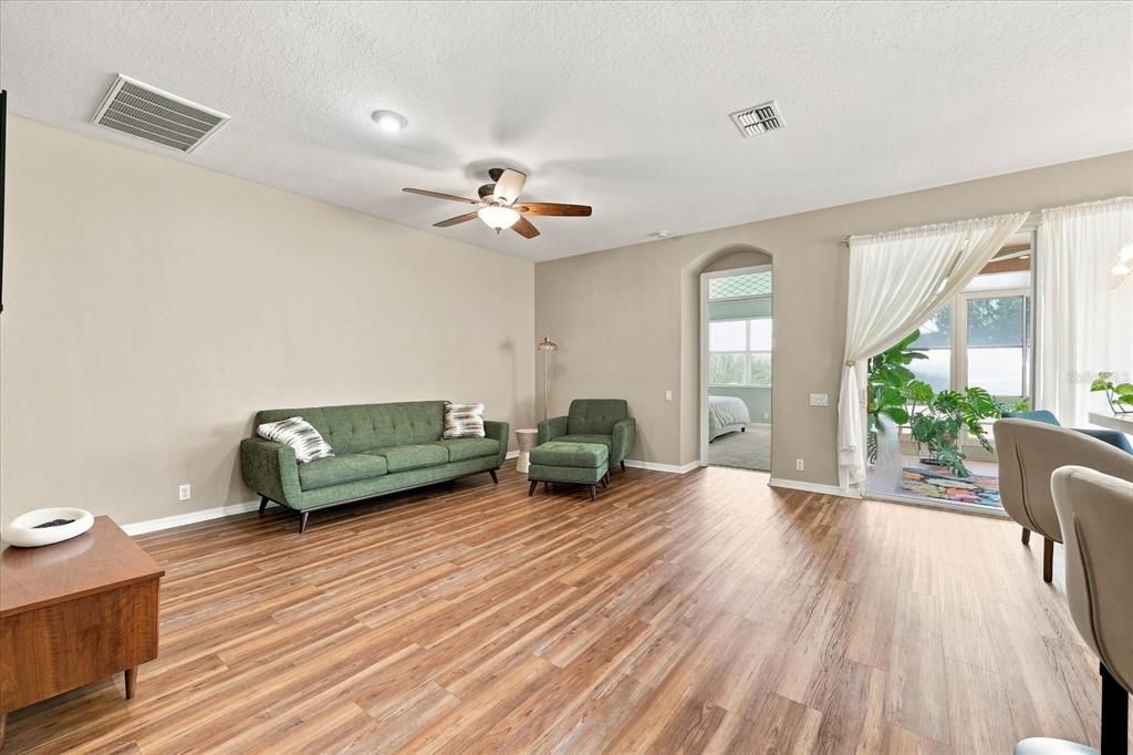 En Venta: $334,995 (3 camas, 2 baños, 1979 Pies cuadrados)