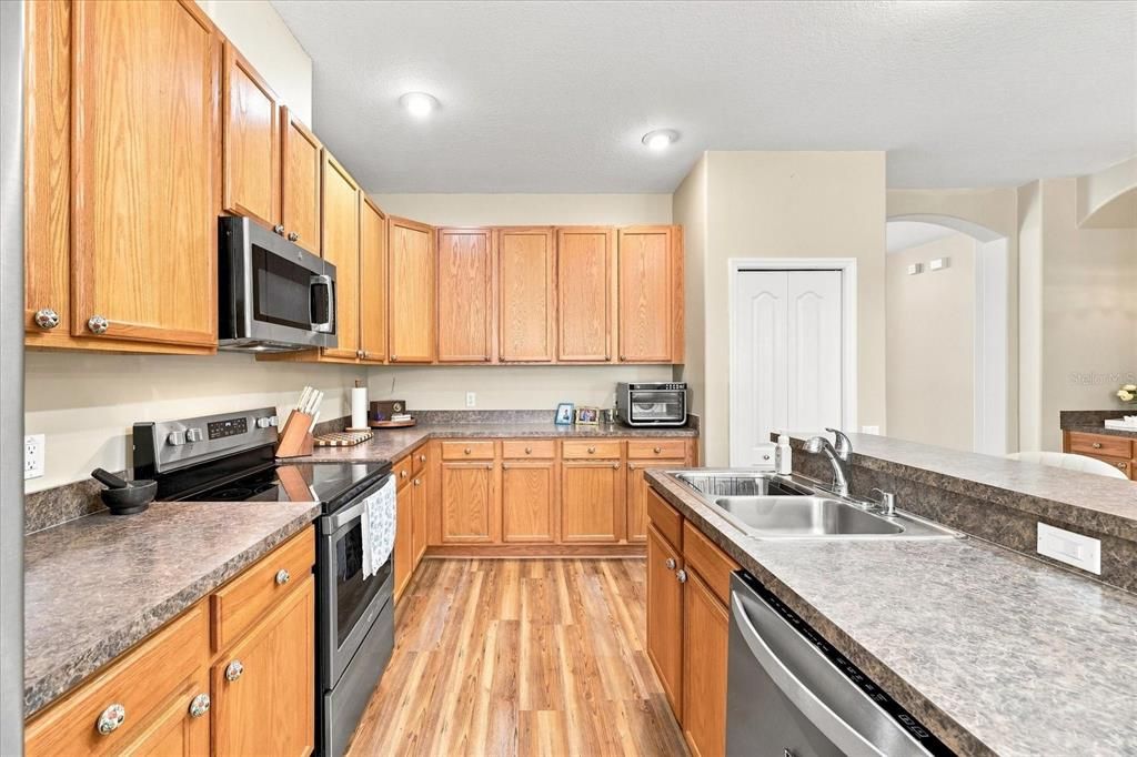 En Venta: $334,995 (3 camas, 2 baños, 1979 Pies cuadrados)