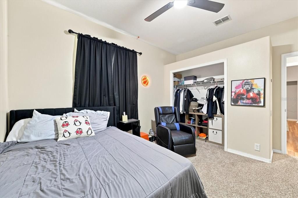 En Venta: $334,995 (3 camas, 2 baños, 1979 Pies cuadrados)