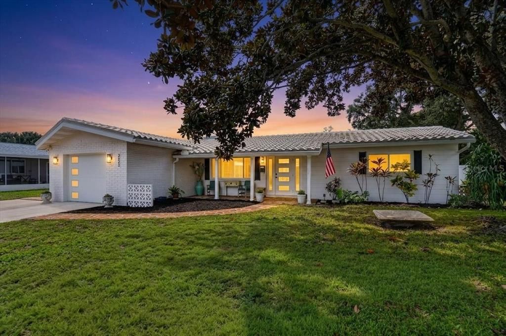 Active With Contract: $545,000 (3 beds, 2 baths, 1592 Square Feet)