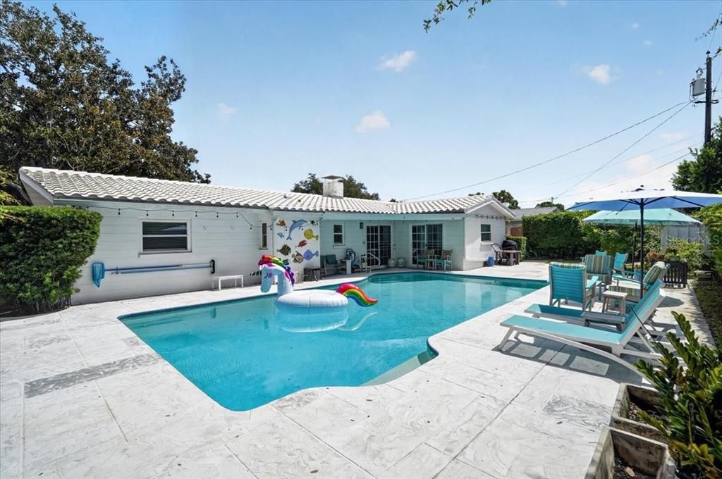 Active With Contract: $545,000 (3 beds, 2 baths, 1592 Square Feet)