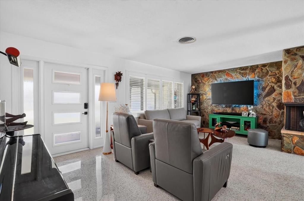 Active With Contract: $545,000 (3 beds, 2 baths, 1592 Square Feet)