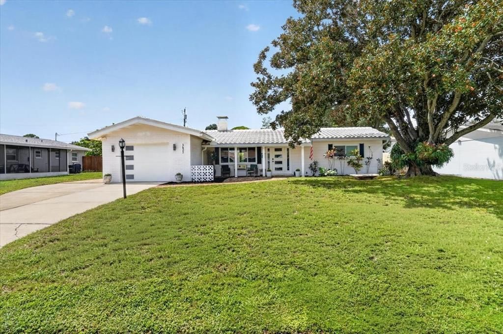 Active With Contract: $545,000 (3 beds, 2 baths, 1592 Square Feet)