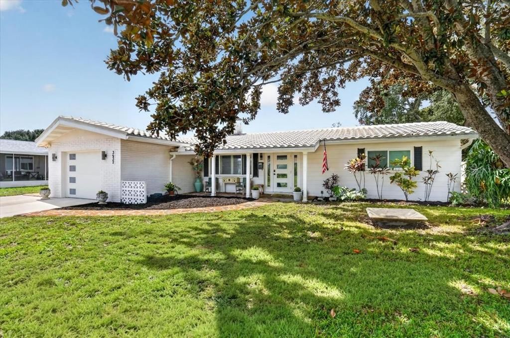Active With Contract: $545,000 (3 beds, 2 baths, 1592 Square Feet)