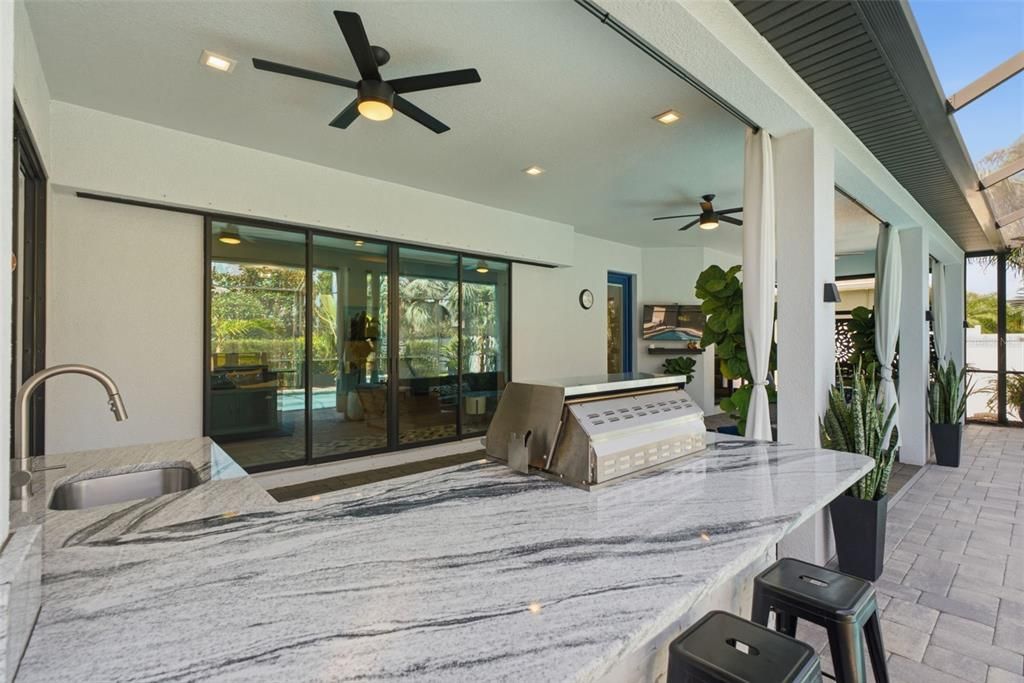 Activo con contrato: $670,000 (4 camas, 3 baños, 2530 Pies cuadrados)