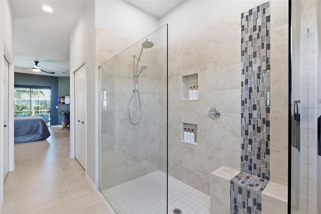 Activo con contrato: $670,000 (4 camas, 3 baños, 2530 Pies cuadrados)