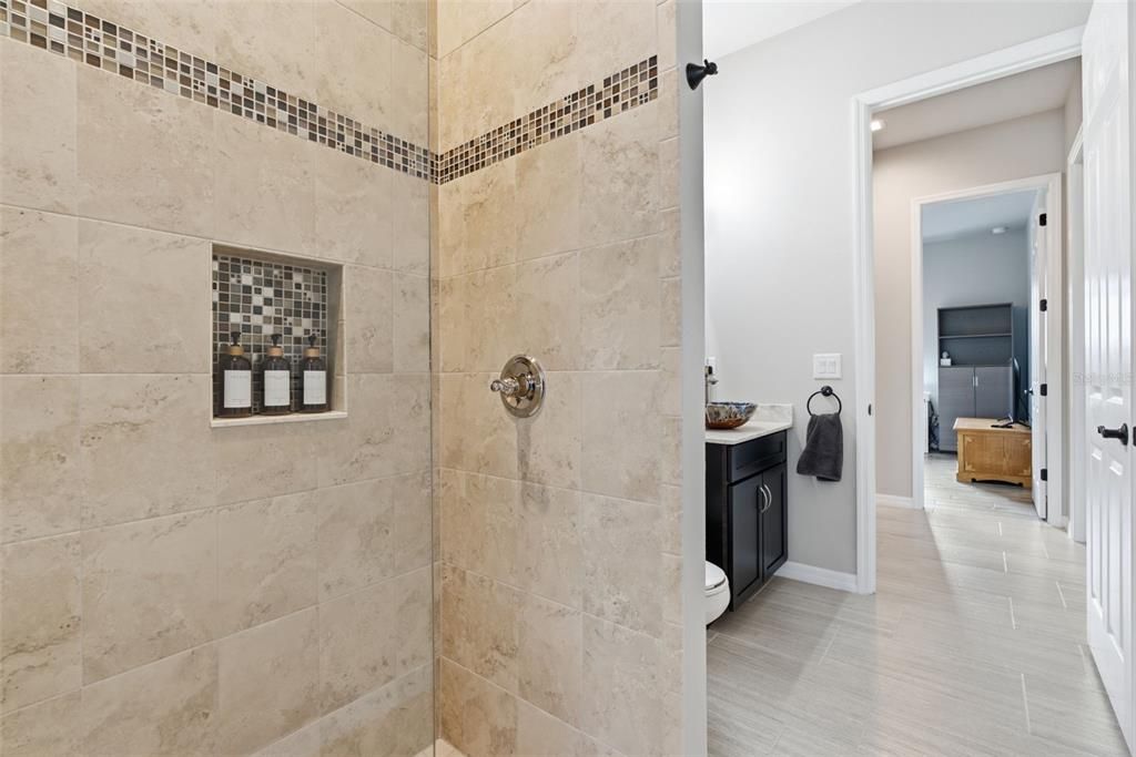 Activo con contrato: $670,000 (4 camas, 3 baños, 2530 Pies cuadrados)