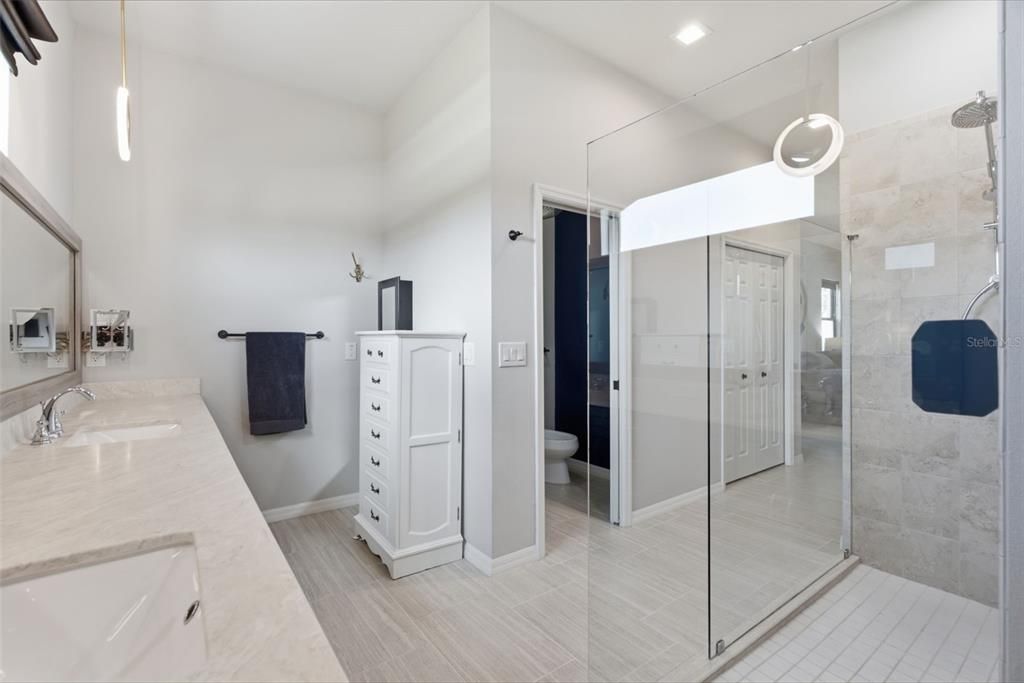 Activo con contrato: $670,000 (4 camas, 3 baños, 2530 Pies cuadrados)