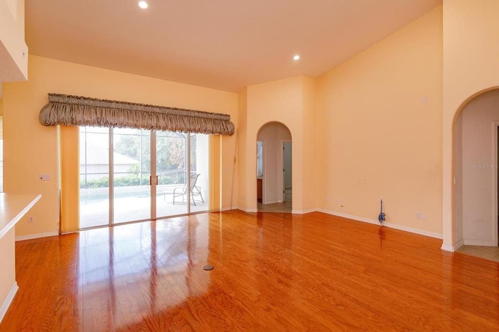 For Sale: $580,000 (5 beds, 4 baths, 2984 Square Feet)