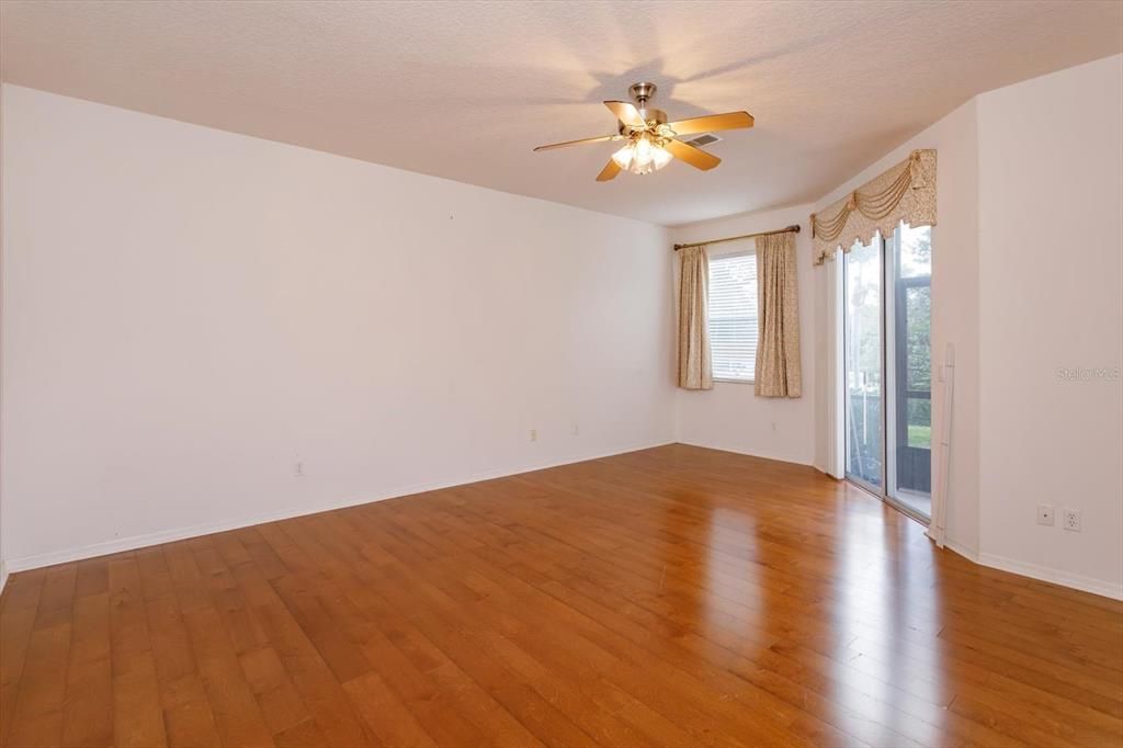For Sale: $580,000 (5 beds, 4 baths, 2984 Square Feet)
