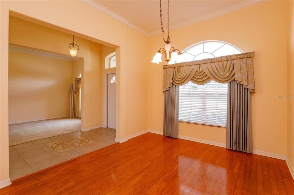 For Sale: $580,000 (5 beds, 4 baths, 2984 Square Feet)