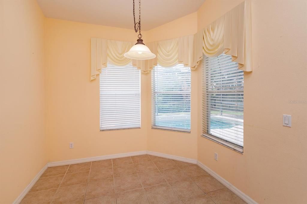 For Sale: $580,000 (5 beds, 4 baths, 2984 Square Feet)
