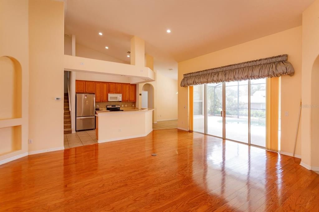 For Sale: $580,000 (5 beds, 4 baths, 2984 Square Feet)